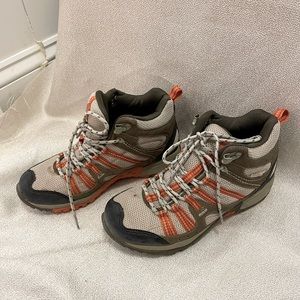 Like new Merrell Hiking boots size 6.5